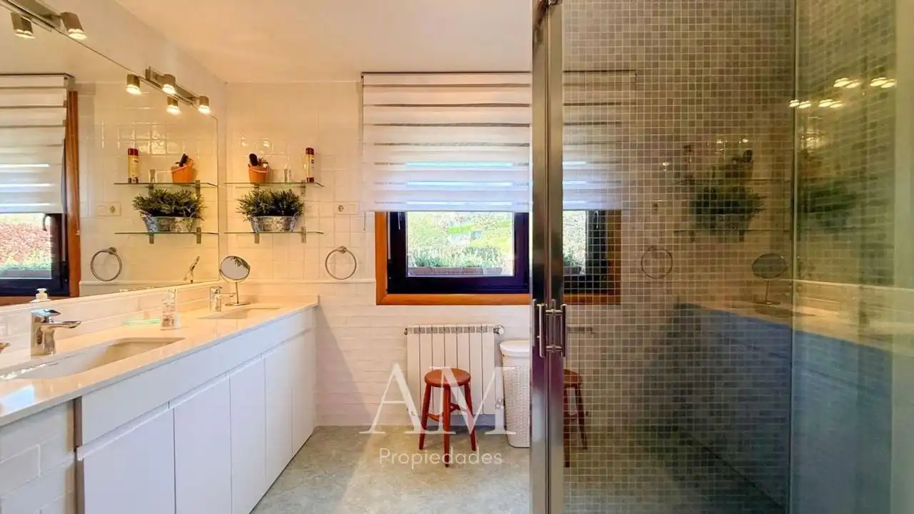 Baño de Casa o chalet en venta en Vigo  con Calefacción, Jardín privado y Terraza