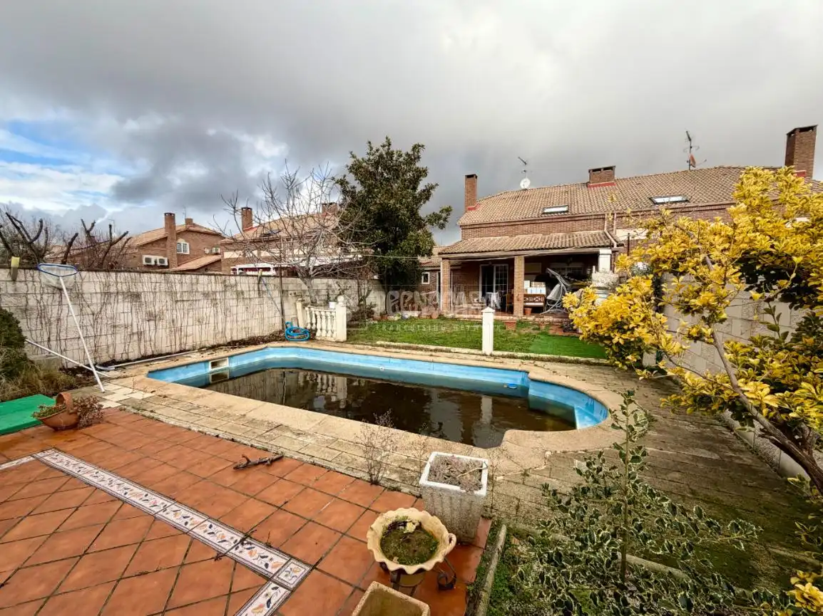 Casa adosada en venta en Villanueva de la Torre
