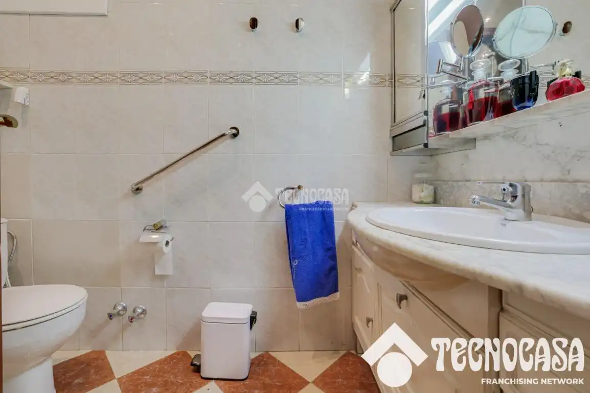 Baño de Piso en venta en Barcelona con Calefacción y Balcón