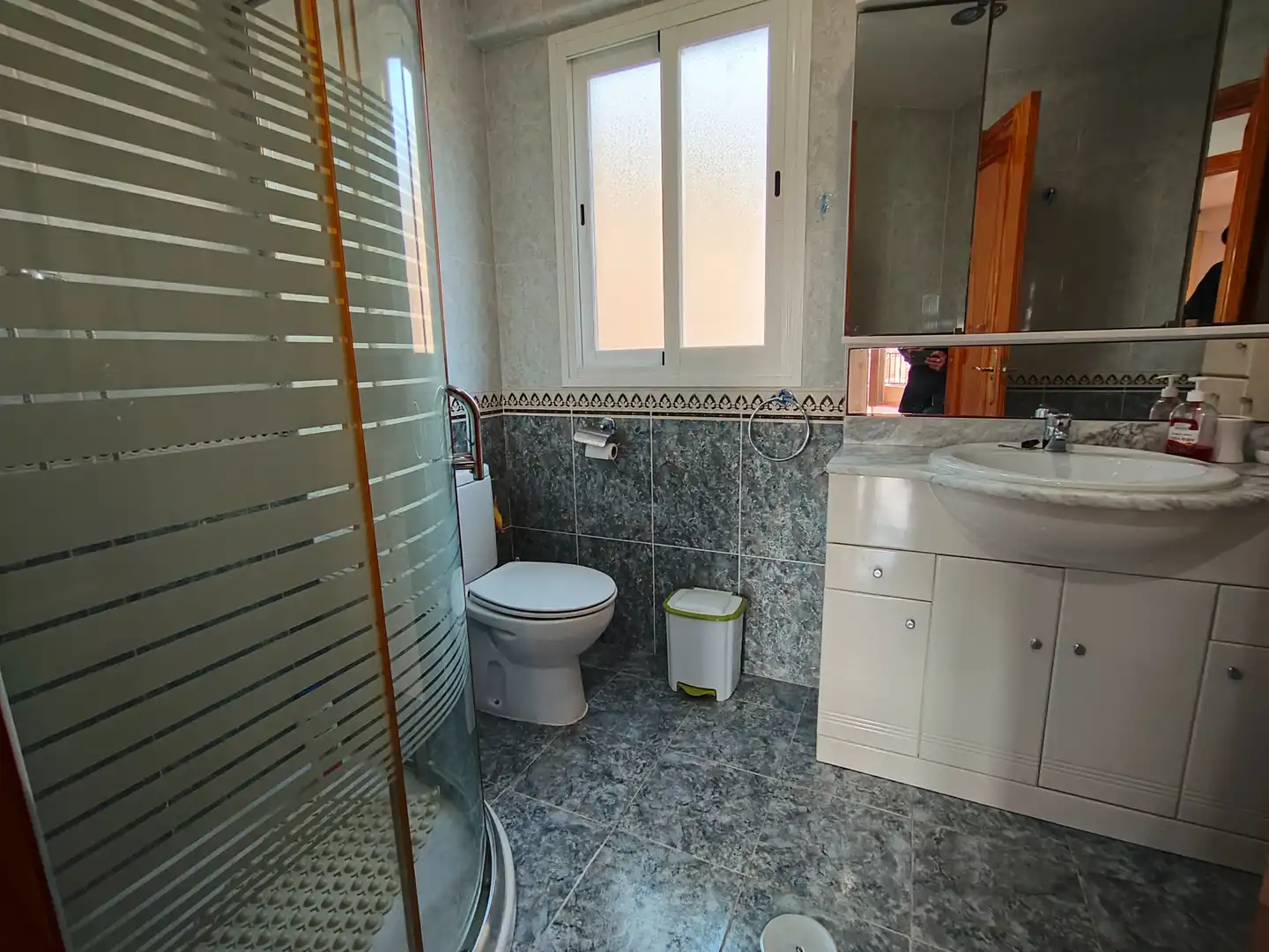 Badezimmer von Dachboden zum Verkauf in Torrenueva Costa mit Terrasse, Möbliert und Waschmaschine