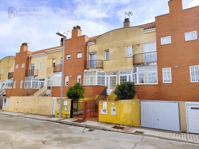 Casa adosada en Venta en COFRADIA CRISTO DE LA SALUD en Villanubla