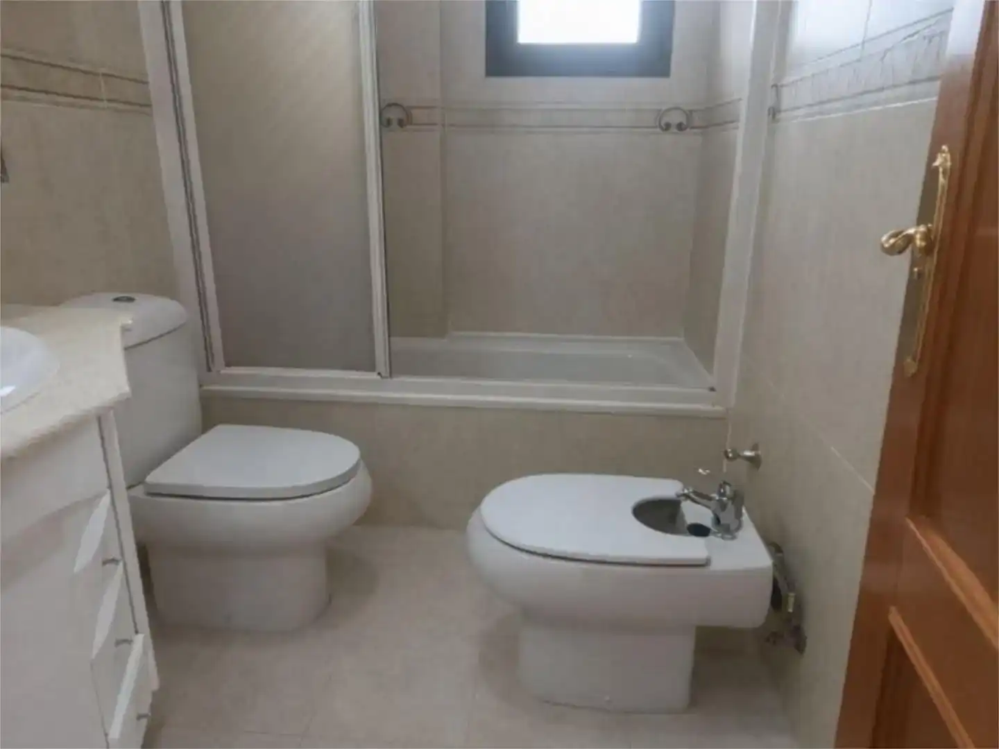 Badezimmer von Wohnung zur Miete in Torrent mit Klimaanlage, Schwimmbad und Balkon