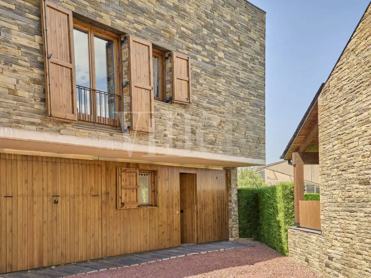 Vista exterior de Casa adosada en venda en Alp amb Calefacció, Jardí privat i Parquet