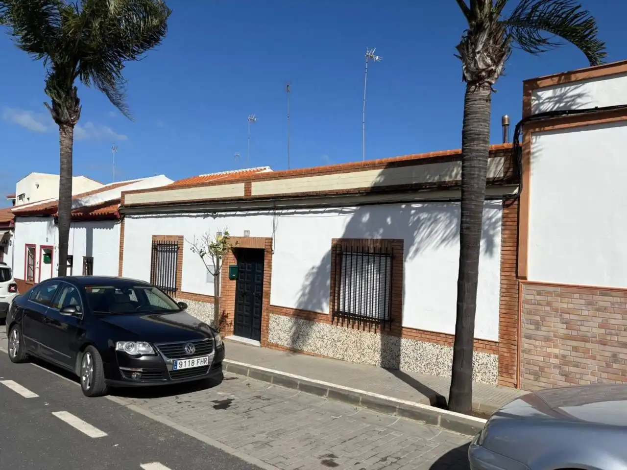 Vista exterior de Casa o xalet en venda en San Bartolomé de la Torre amb Terrassa