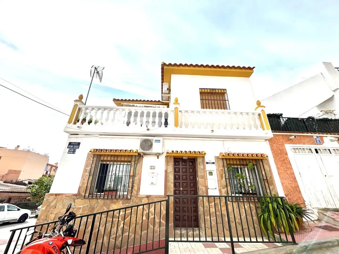Exterior view of Houses for sale in Málaga  with Air Conditioner and Terrace