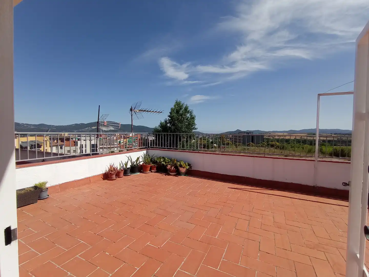 Terrasse von Einfamilien-Reihenhaus zum Verkauf in Santa Perpètua de Mogoda mit Klimaanlage, Heizung und Terrasse