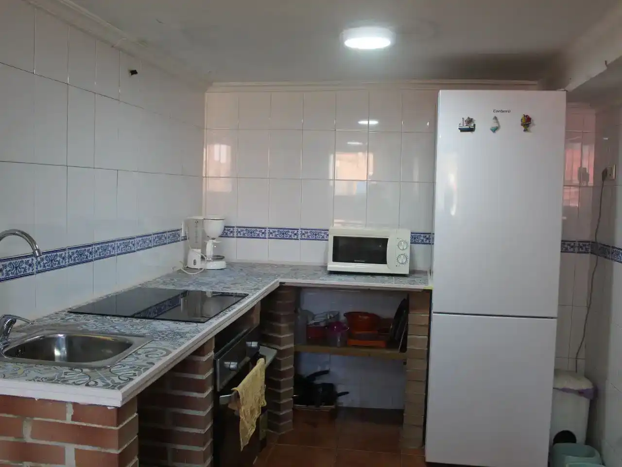 Cuina de Casa adosada en venda en Castrillo de Villavega amb Moblat