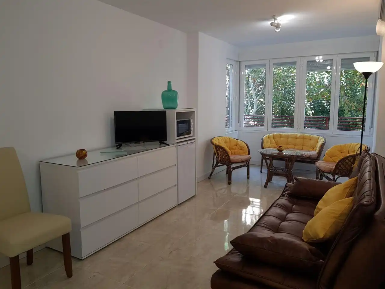 Wohnzimmer von Wohnung zur Miete in Granada mit Möbliert