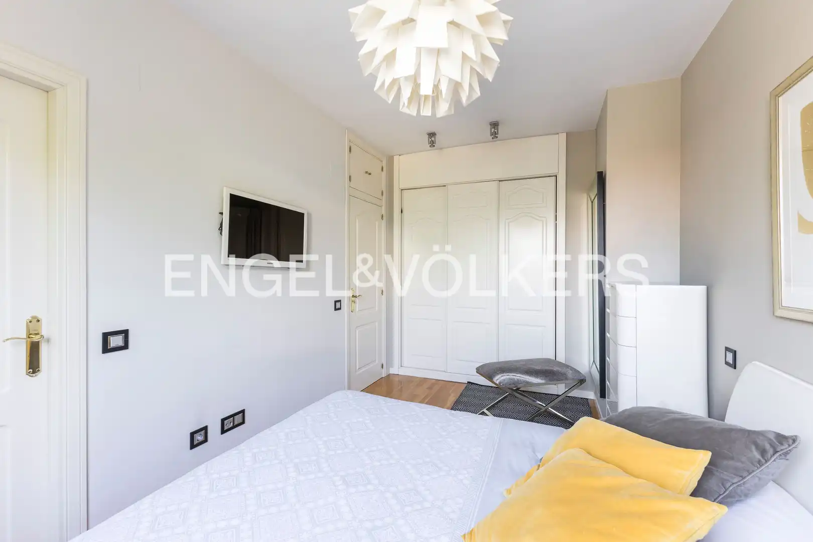 Habitación de Piso en venta en Madrid con Calefacción, Parquet y Terraza