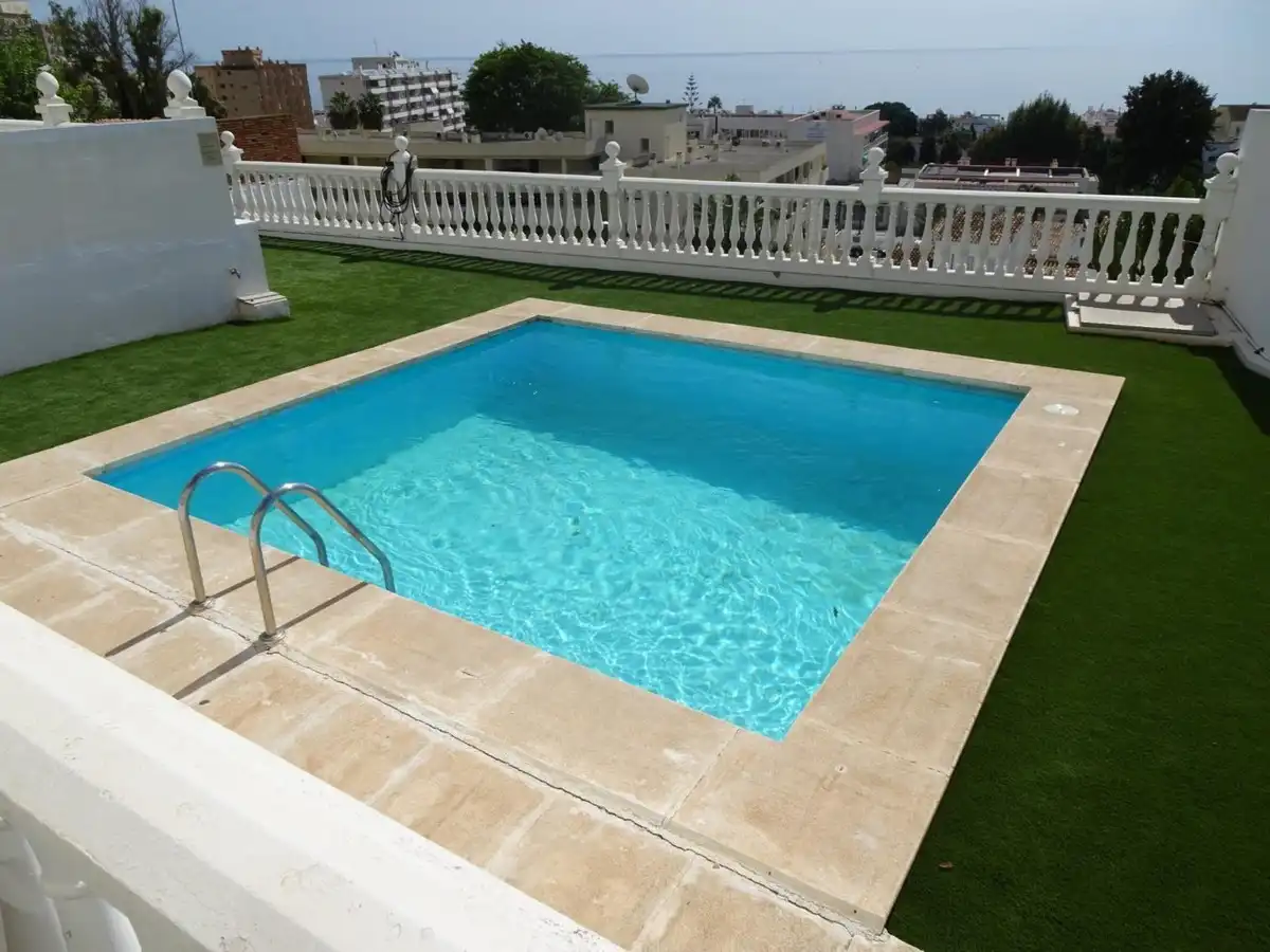 Schwimmbecken von Wohnungen zum Verkauf in Torremolinos mit Klimaanlage, Heizung und Terrasse