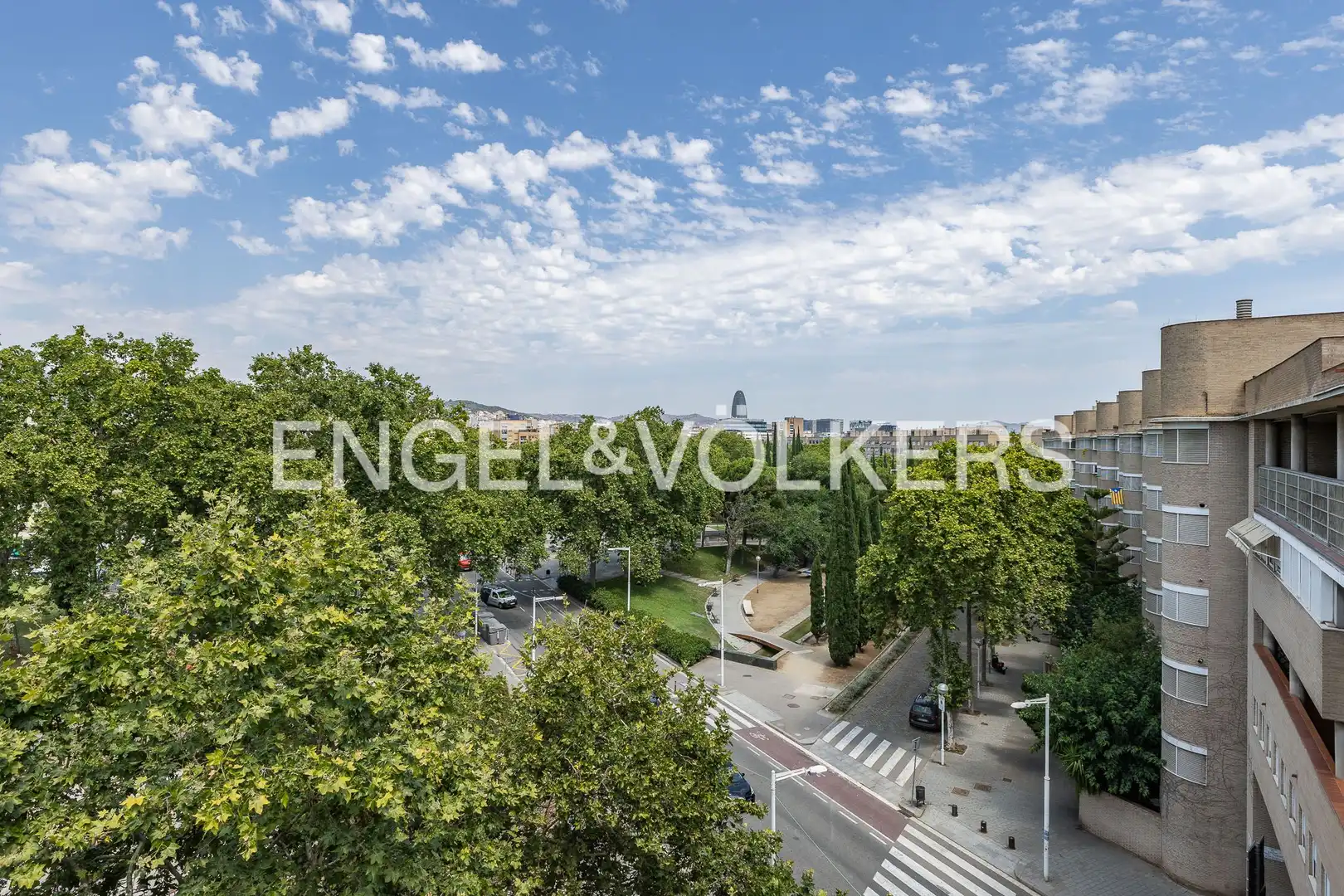 Vista exterior de Àtic de lloguer en Barcelona amb Aire condicionat, Calefacció i Parquet