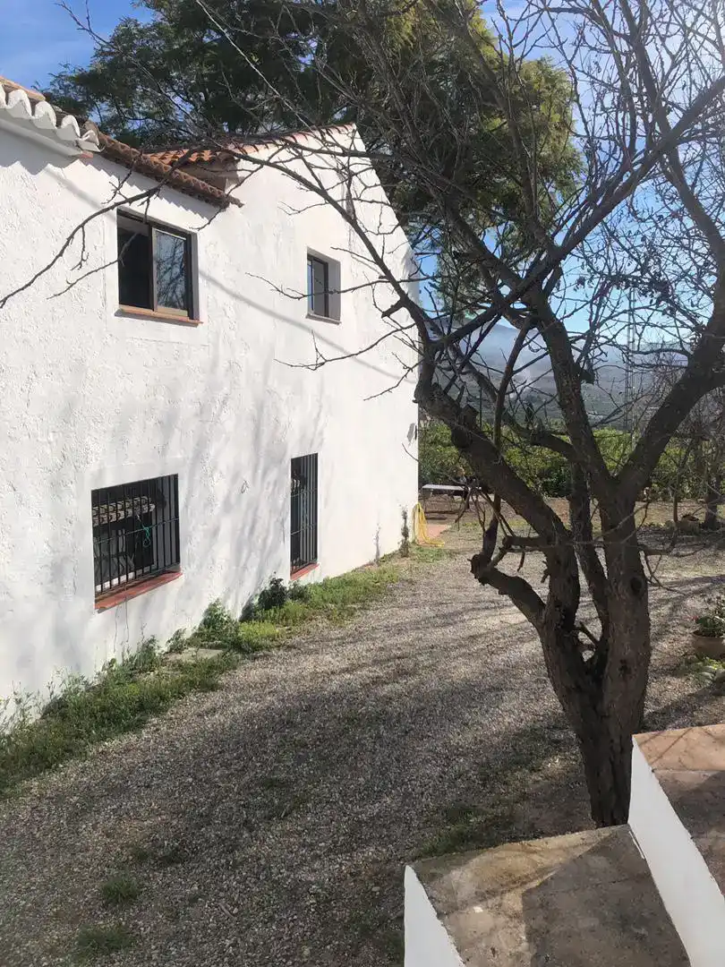 Außenansicht von Wohnung zur Miete in Álora mit Privatgarten, Abstellraum und Schwimmbad