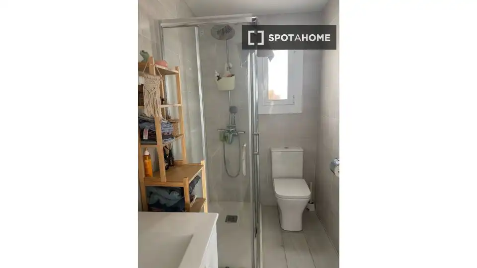 Bathroom of Flat for share in El Masnou  with Air Conditioner, Heating and Furnished