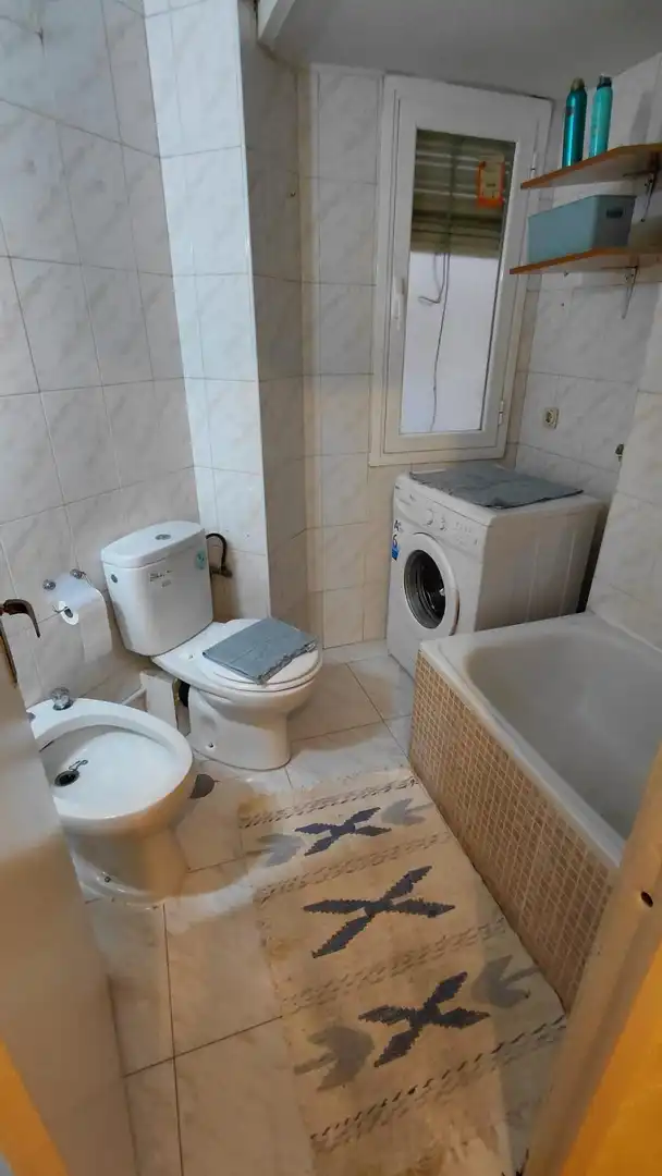 Badezimmer von Büro zum Verkauf in Madrid