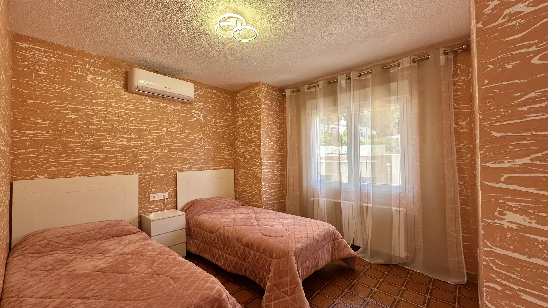 Habitación de Casa o chalet en venta en  Tarragona Capital con Aire acondicionado, Terraza y Piscina