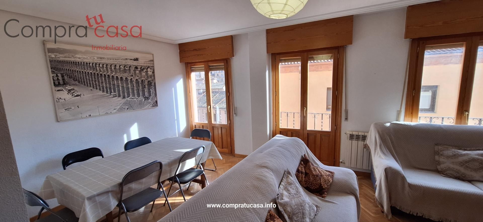 Sala d'estar de Dúplex de lloguer en Segovia Capital amb Calefacció, Parquet i Moblat