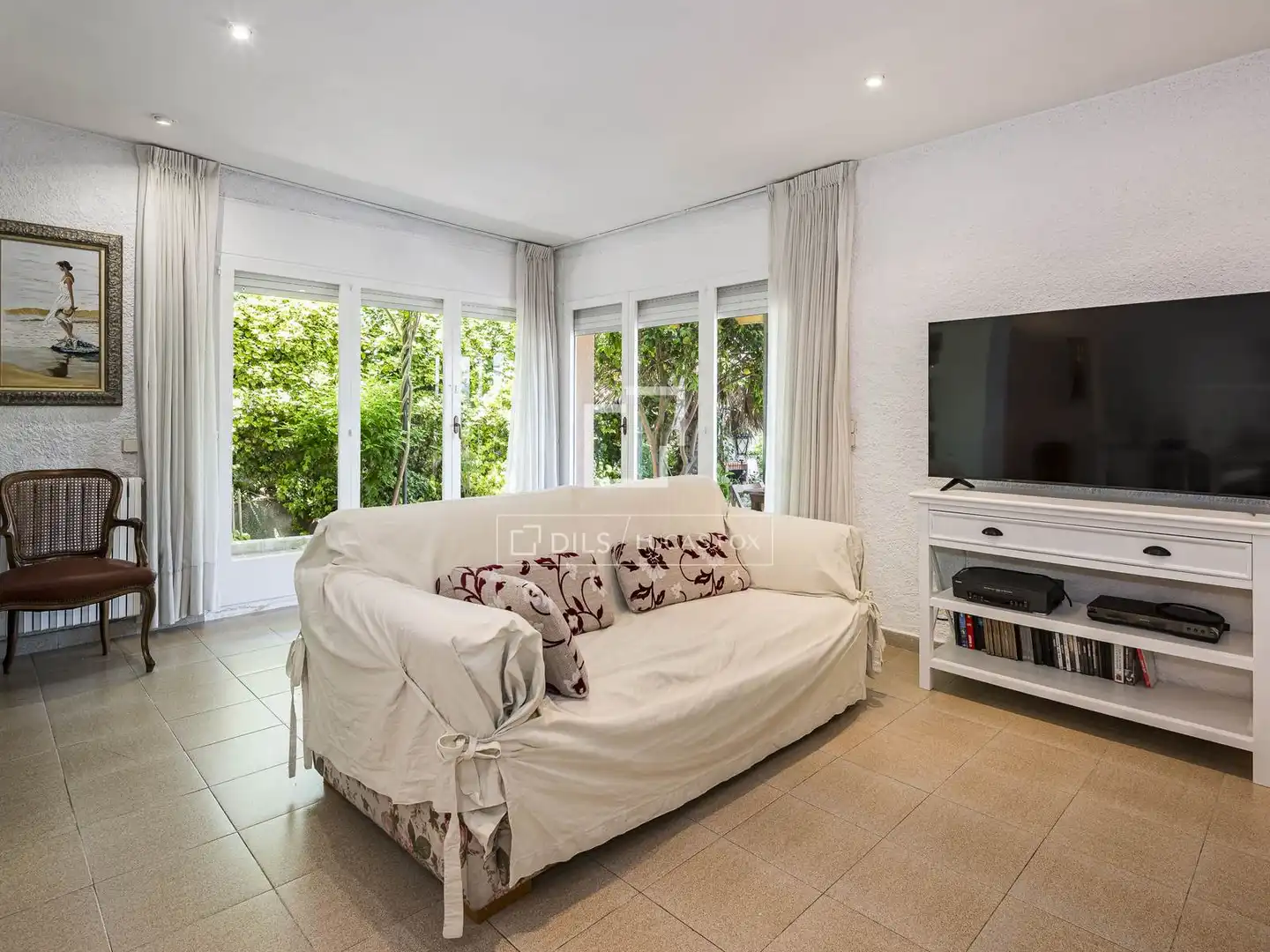 Sala d'estar de Casa o xalet en venda en Sant Cugat del Vallès amb Aire condicionat, Calefacció i Jardí privat
