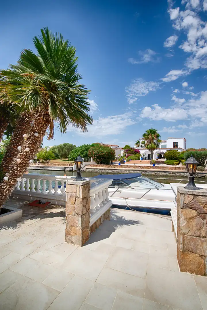 Houses for sale in Empuriabrava  with Air Conditioner and Private garden