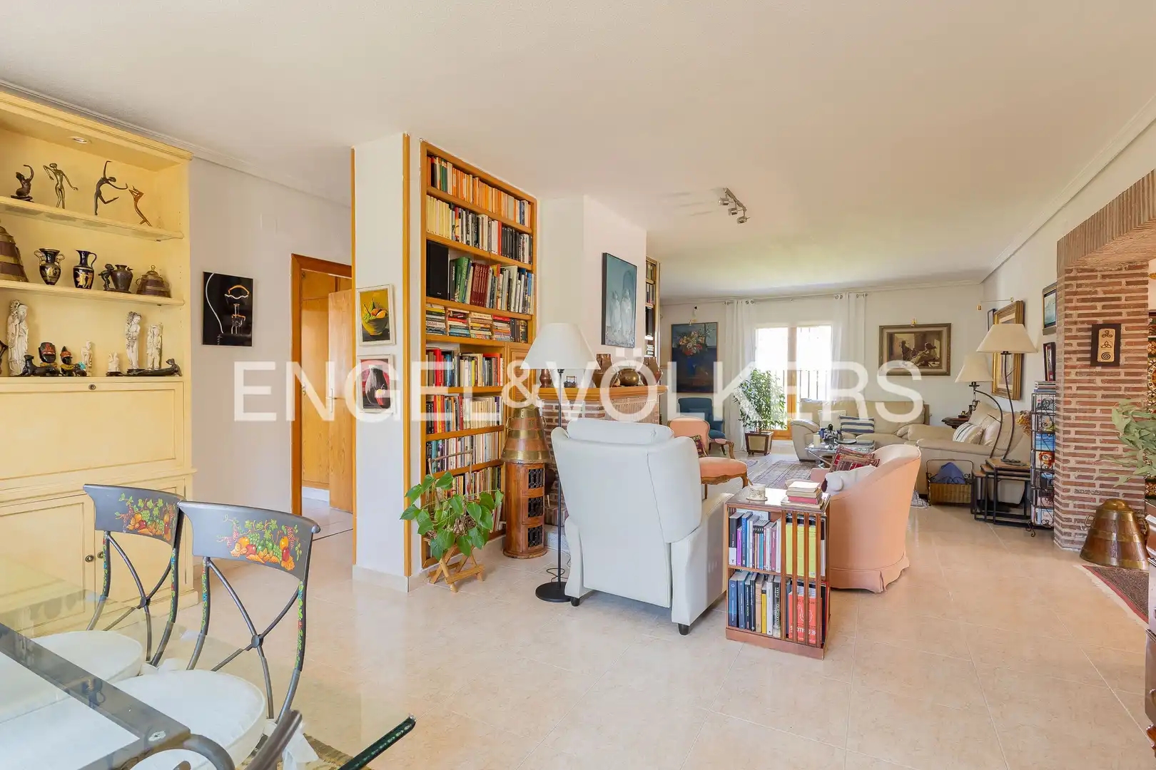 Sala d'estar de Casa o xalet en venda en Boadilla del Monte amb Aire condicionat, Calefacció i Jardí privat