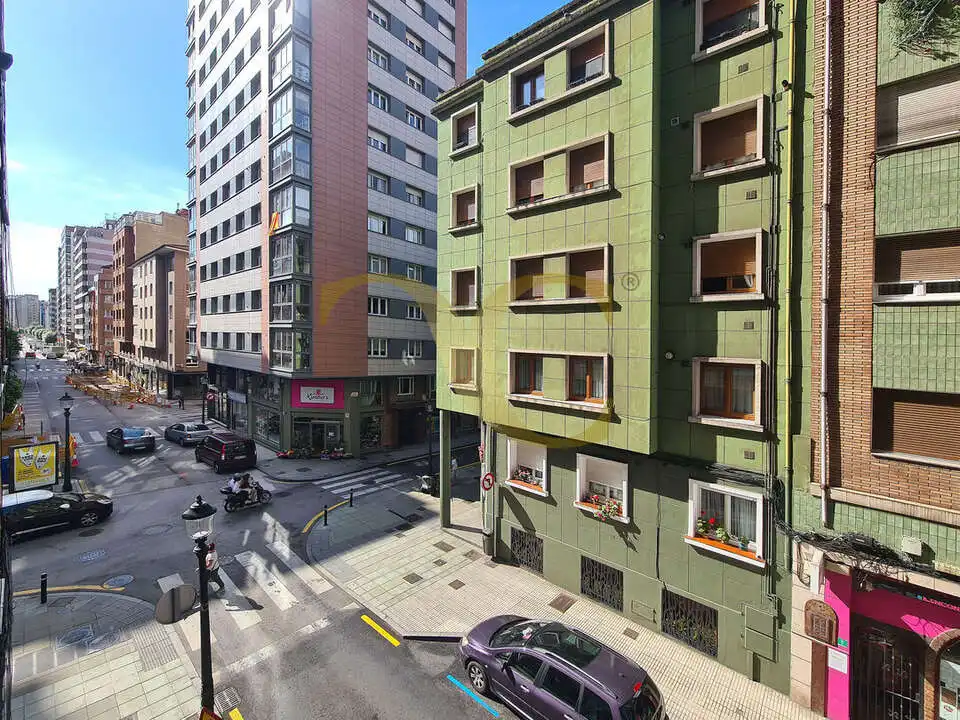 Außenansicht von Wohnung zum Verkauf in Gijón  mit Heizung und Möbliert