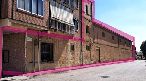 Local con nave a la parte trasera.