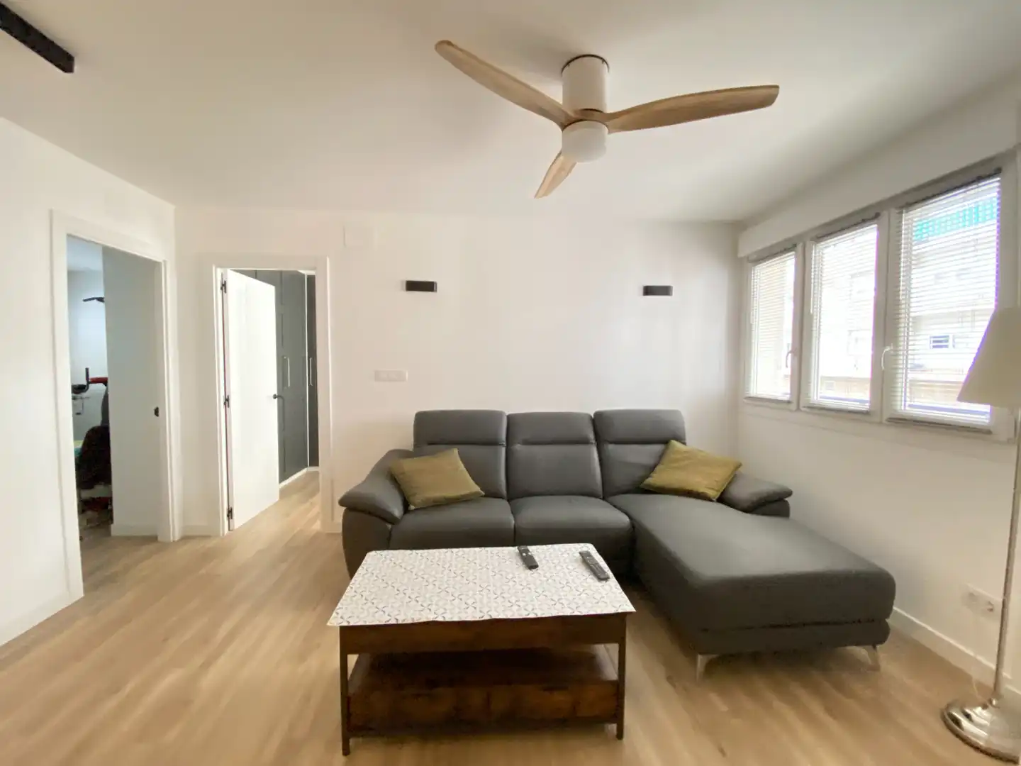 Sala d'estar de Pis de lloguer en Bilbao  amb Calefacció, Terrassa i Moblat