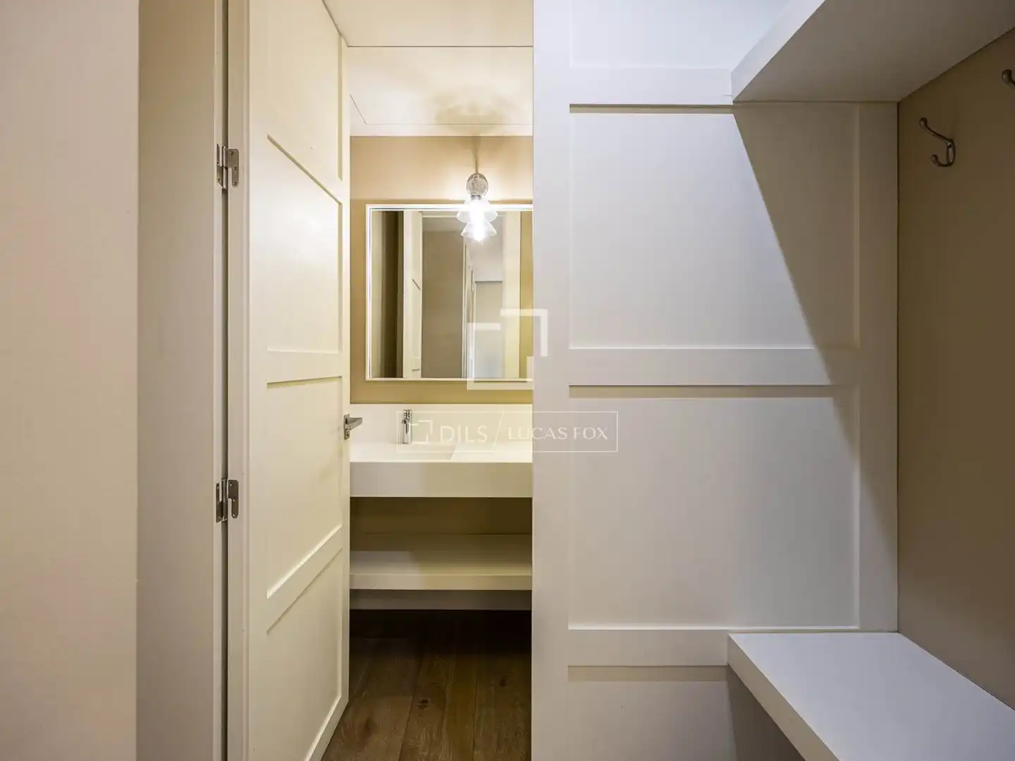 Badezimmer von Wohnung zum Verkauf in Barcelona mit Klimaanlage, Heizung und Parkett