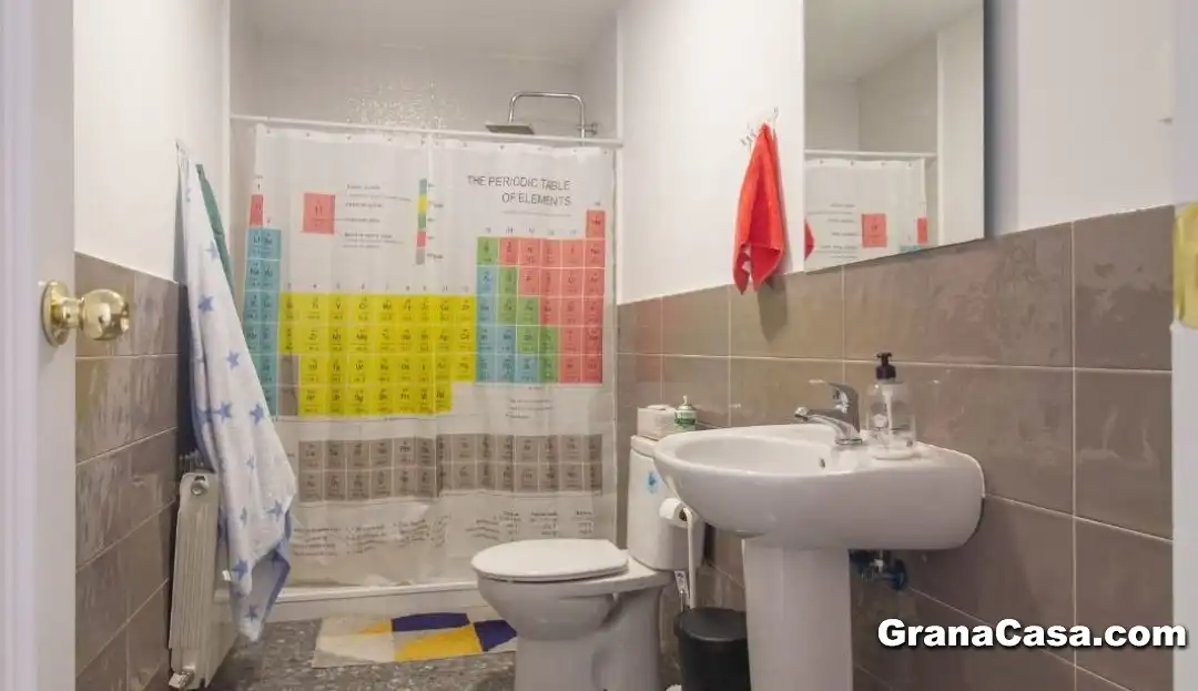 Badezimmer von Dachboden zur untervermieten in Granada mit Klimaanlage, Heizung und Privatgarten