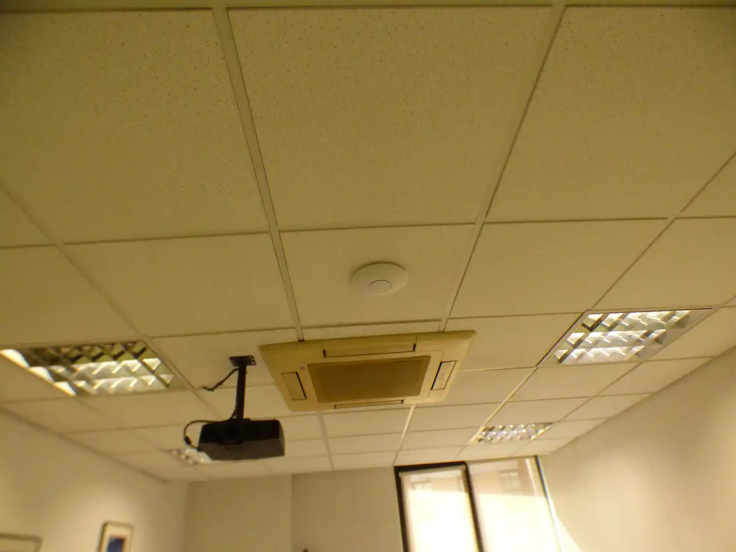 Büro zur Miete in Girona mit Klimaanlage, Heizung und Möbliert