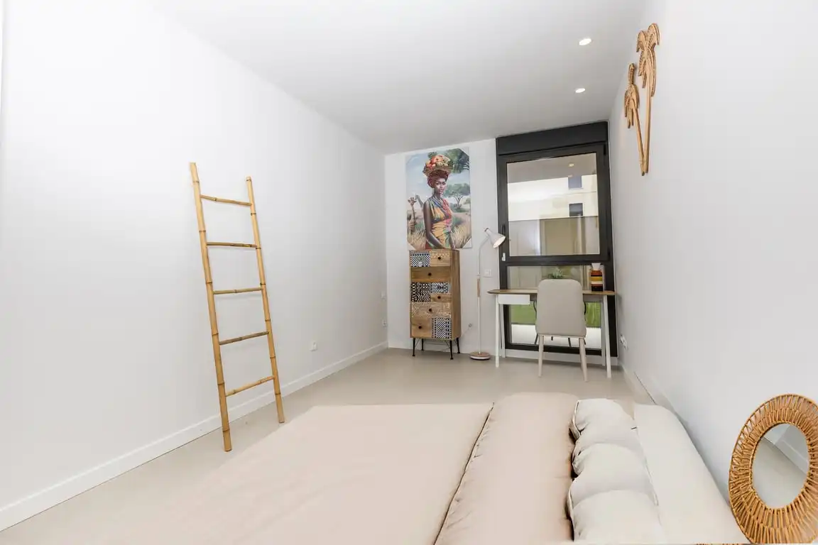 Habitación de Apartamento de alquiler en Dénia con Aire acondicionado, Jardín privado y Terraza