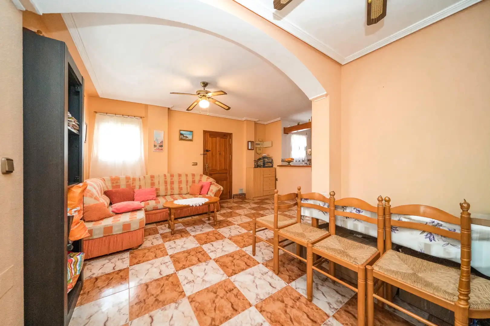 Sala d'estar de Casa o xalet en venda en Orihuela amb Aire condicionat, Terrassa i Piscina