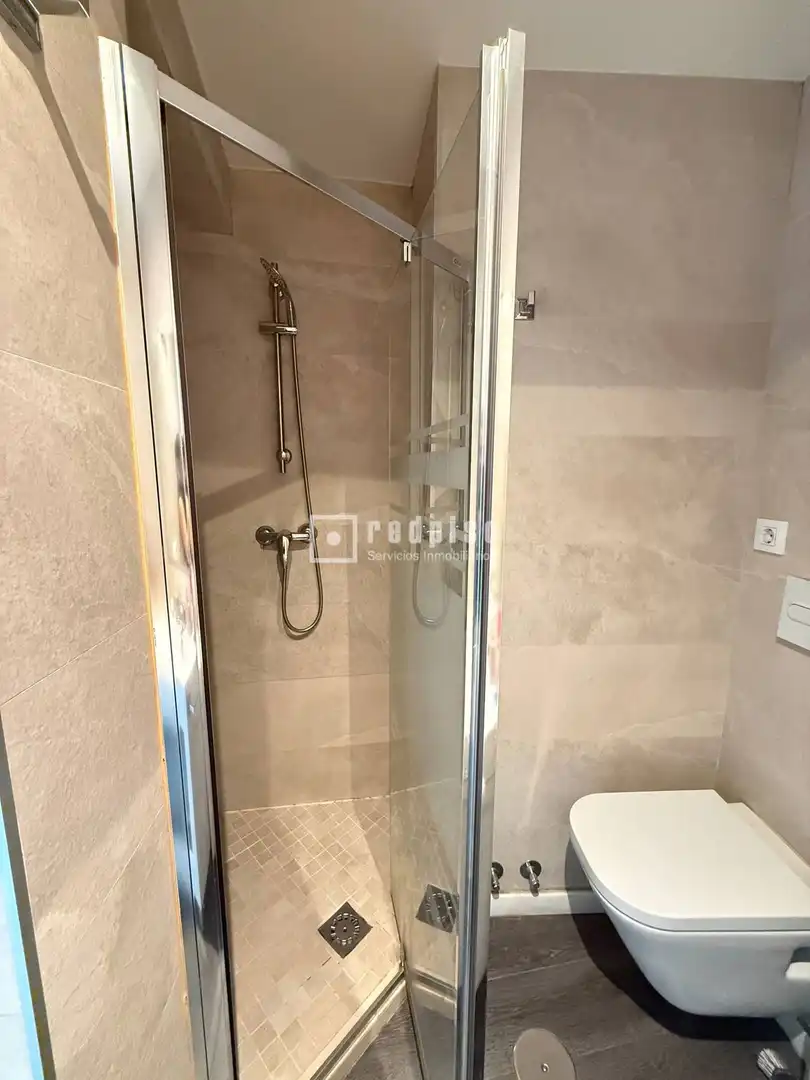 Bathroom of Flat for sale in Madrid  with Air Conditioner, Heating and Furnished