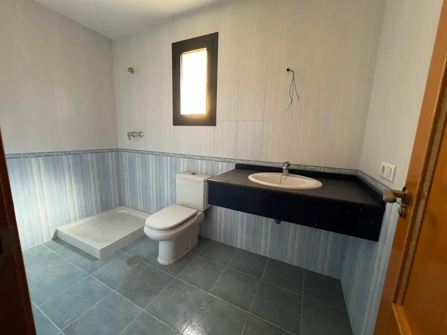 Bany de Casa adosada en venda en Vélez-Málaga amb Jardí privat, Terrassa i Piscina comunitària