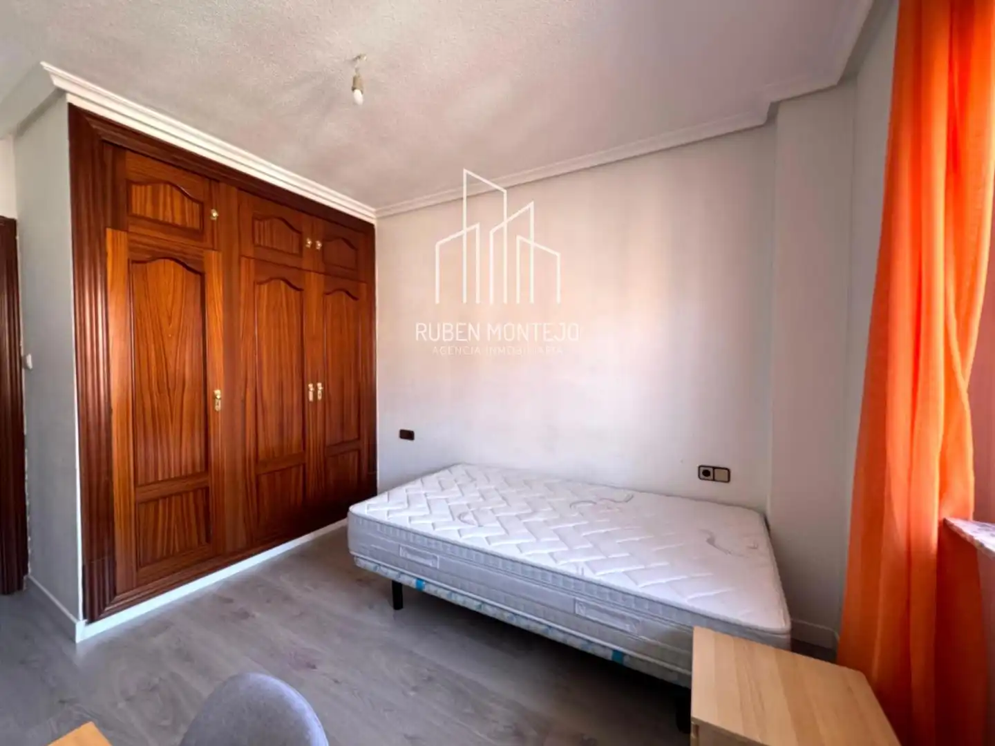 Schlafzimmer von Wohnung zur untervermieten in Salamanca mit Heizung, Terrasse und Möbliert
