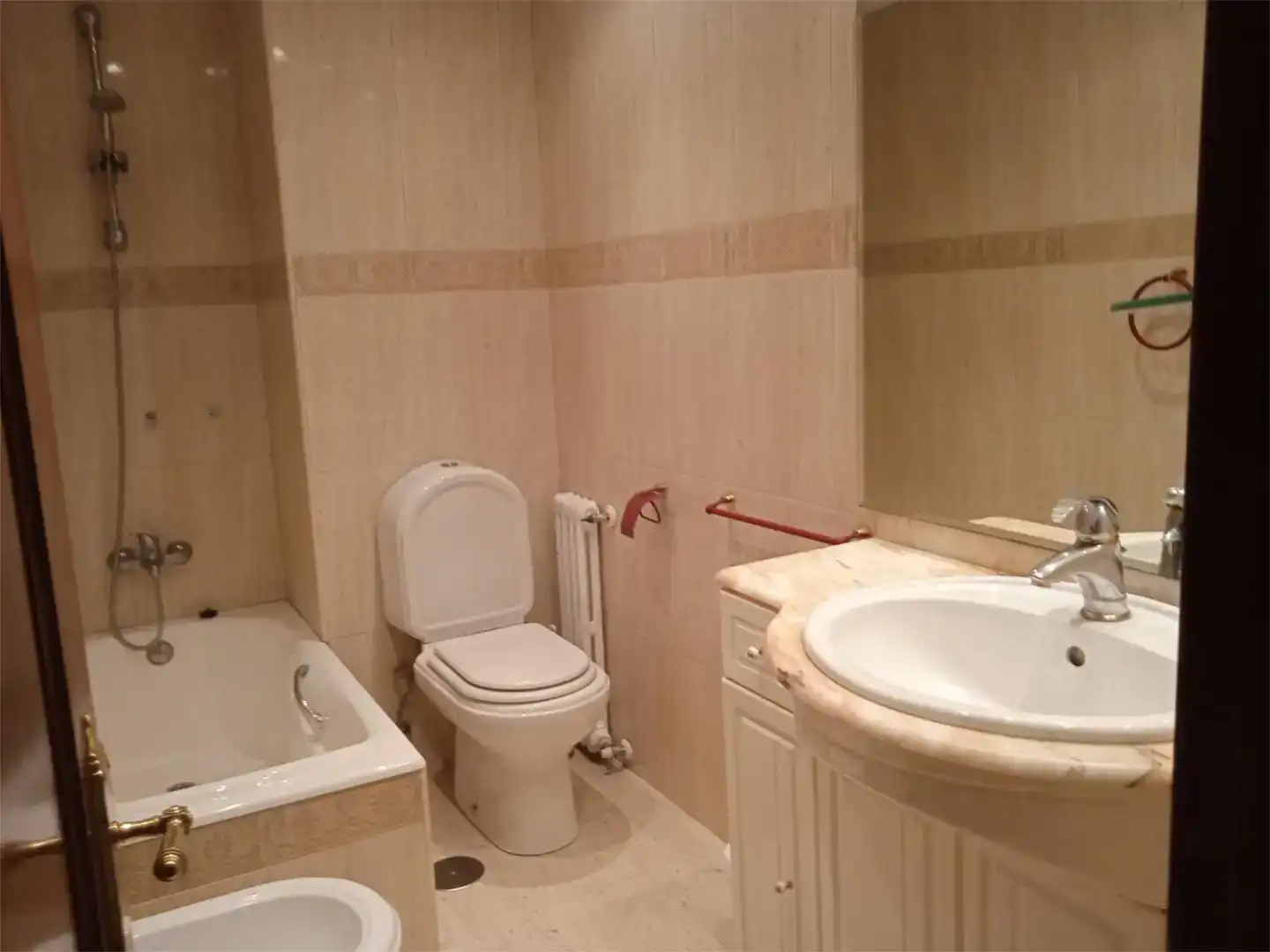 Badezimmer von Wohnung zur Miete in Oviedo 