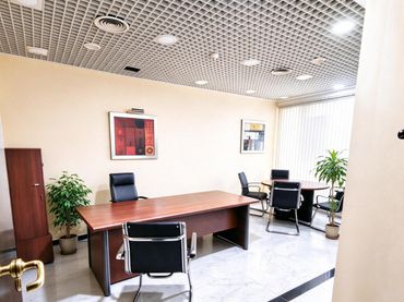 Office space with lift for sale in Casco Antiguo