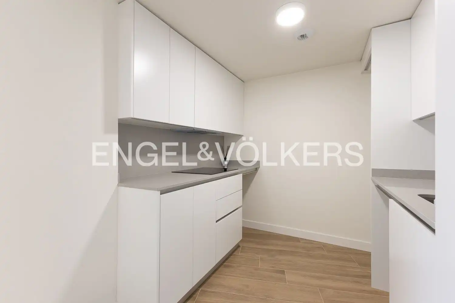 Kitchen of Flat for rent in Valencia  with Air Conditioner, Heating and Parquet flooring