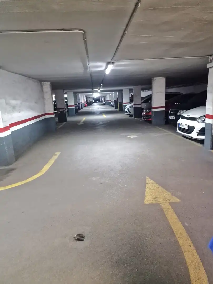 Parking avec ascenseur à vendre à Carrer d'Amadeu 81