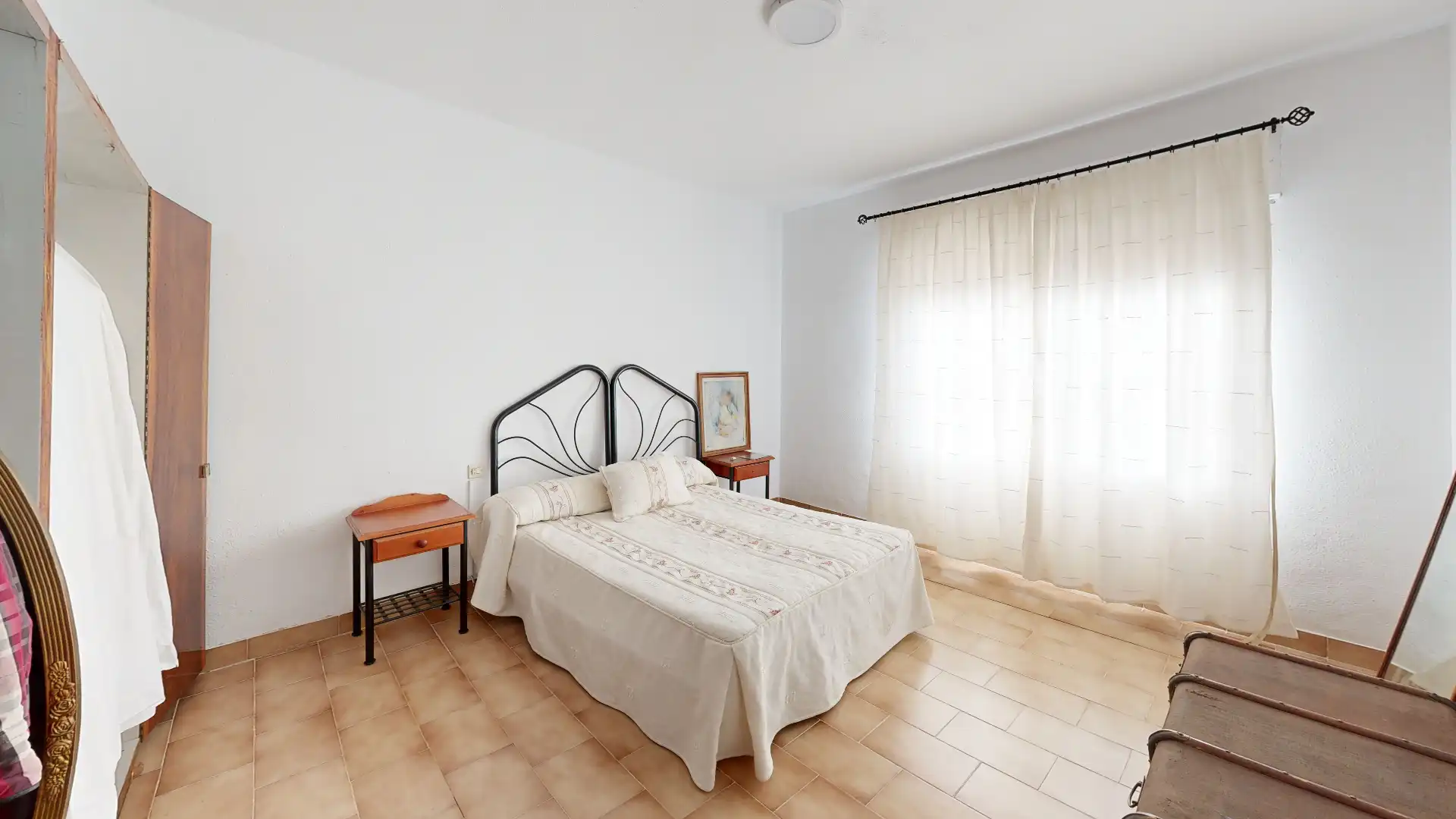 Habitación de Casa adosada en venta en Hellín con Jardín privado, Trastero y Amueblado