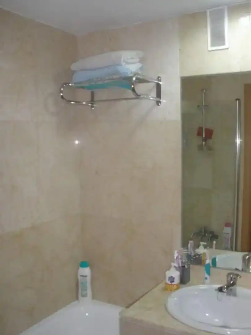 Baño de Piso en venta en Alcalá de Henares con Jardín privado, Piscina y Amueblado