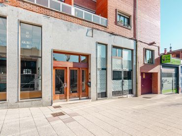 Business premises for sale in Oviedo - EVARISTO VALLE 38