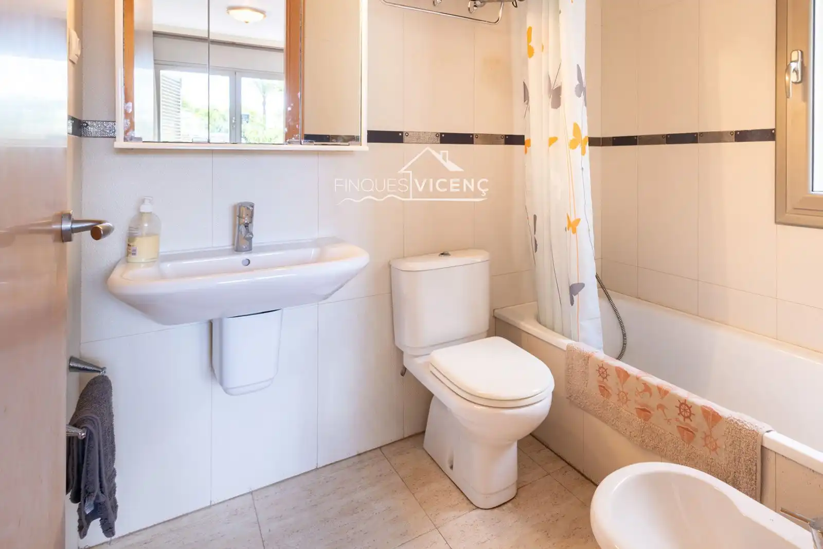 Badezimmer von Wohnung zum Verkauf in Calafell mit Klimaanlage, Heizung und Terrasse