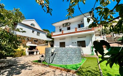 Vista exterior de Casa o xalet en venda en Terrassa amb Aire condicionat, Terrassa i Balcó