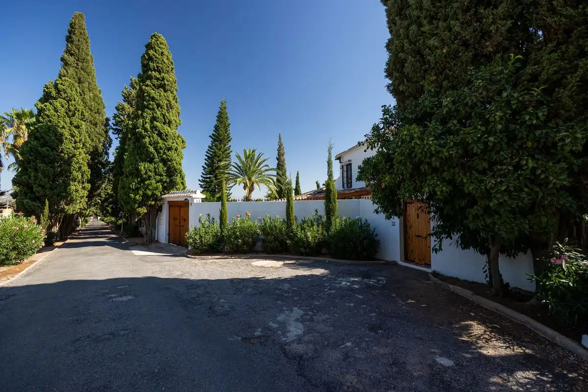 Vista exterior de Casa o chalet en venta en Alhaurín de la Torre con Aire acondicionado, Calefacción y Jardín privado