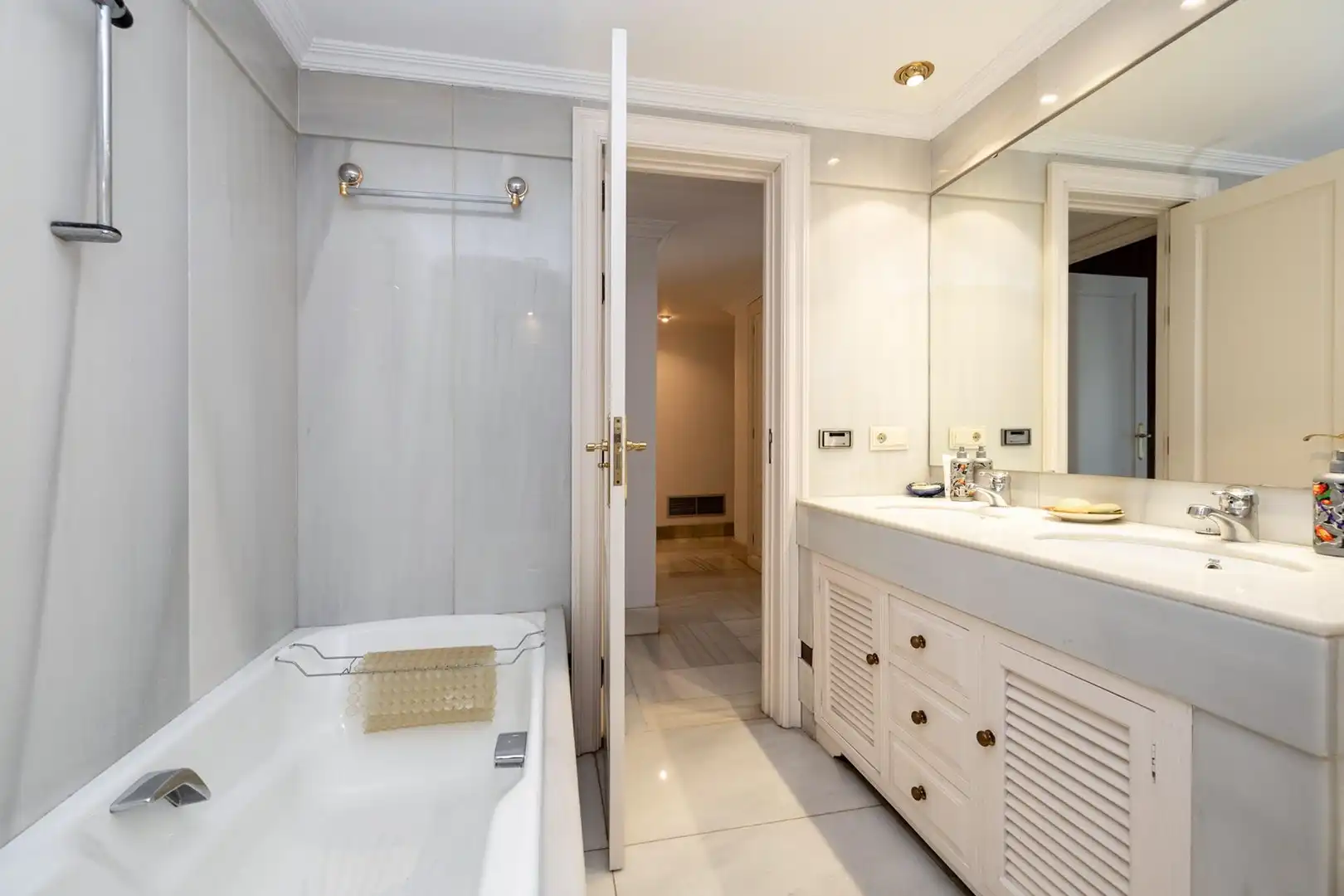 Bathroom of Flat for sale in Granada
