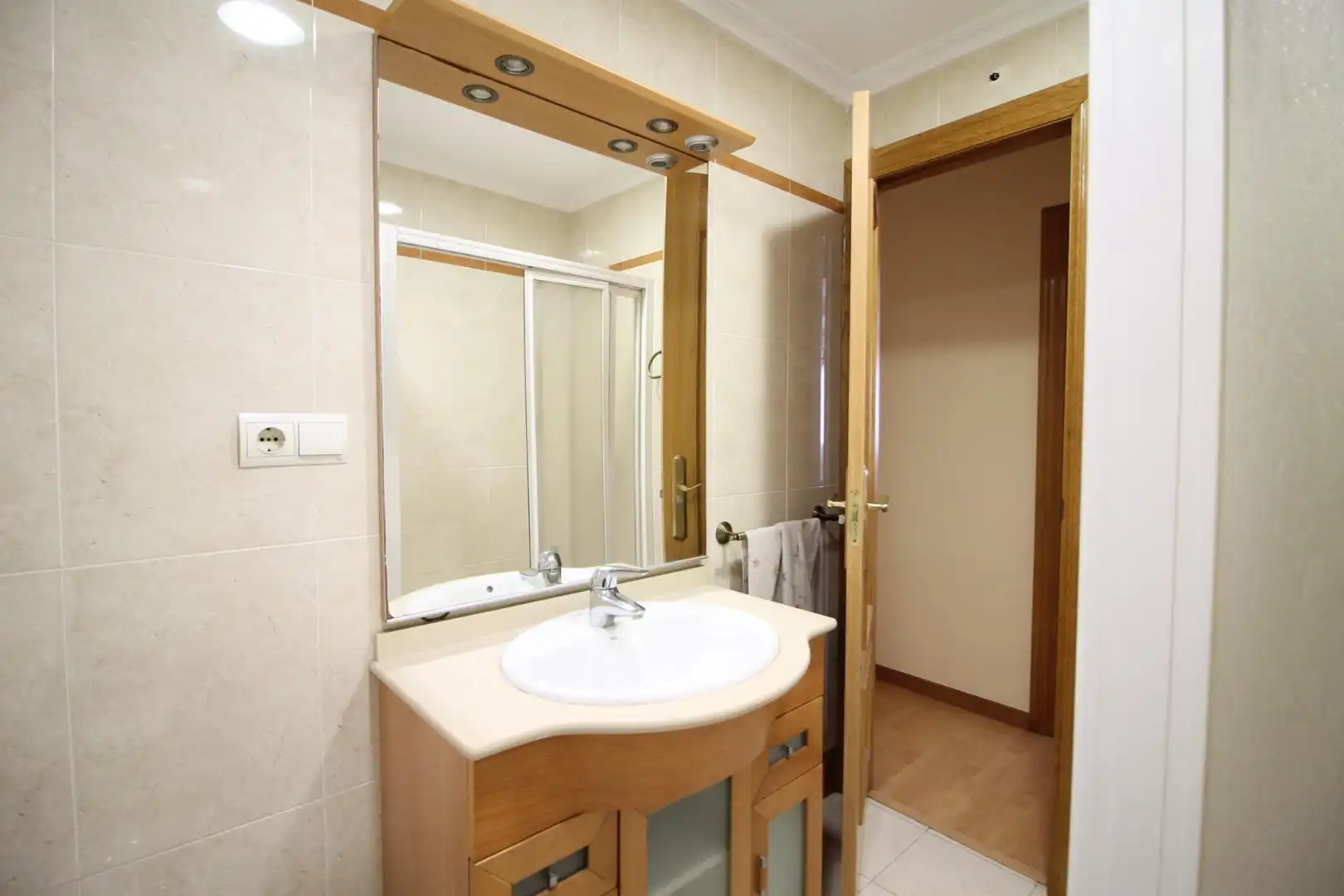 Baño de Piso de alquiler en Alicante / Alacant con Terraza, Amueblado y Balcón