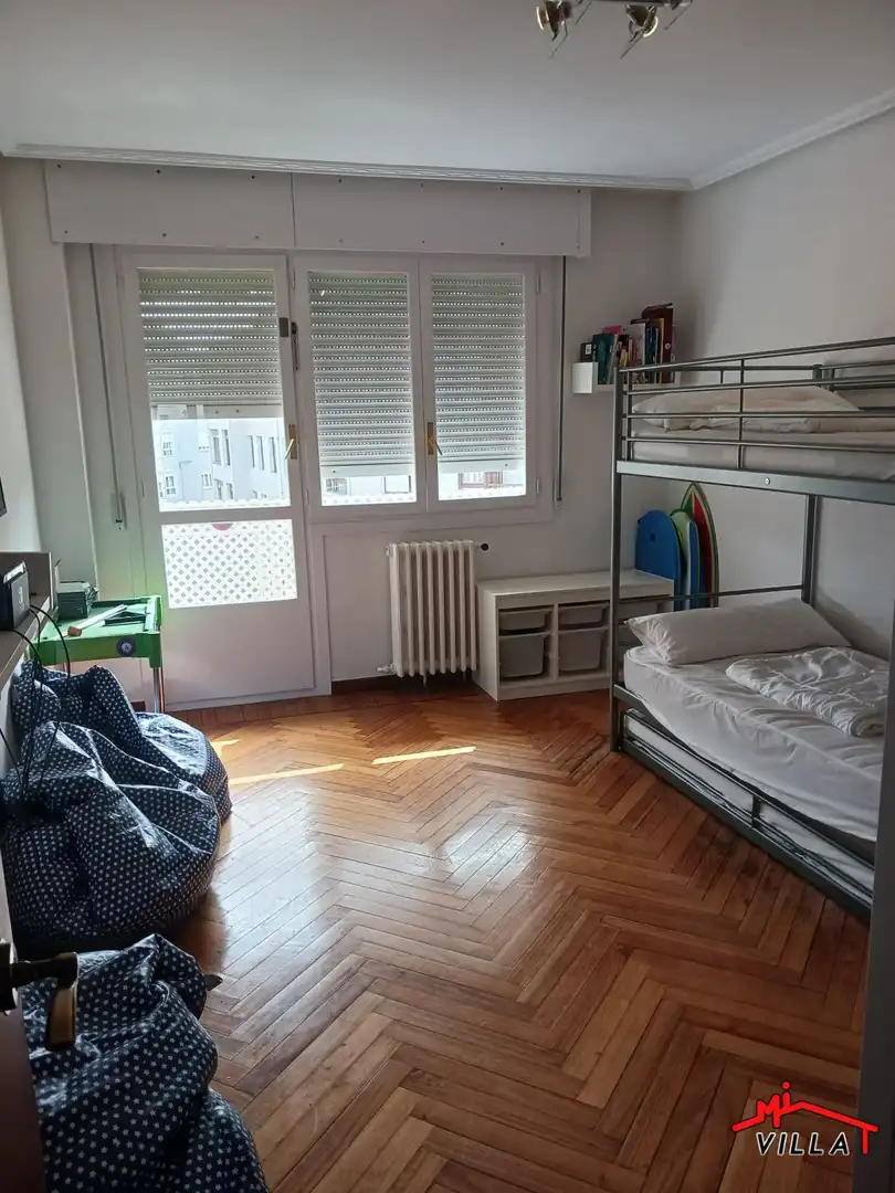 Dormitori de Pis de lloguer en Santoña amb Calefacció, Moblat i Balcó