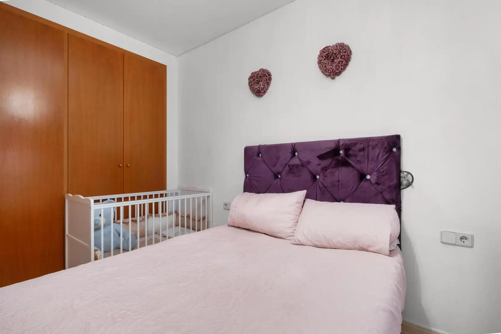 Bedroom of Apartments for sale in Girona