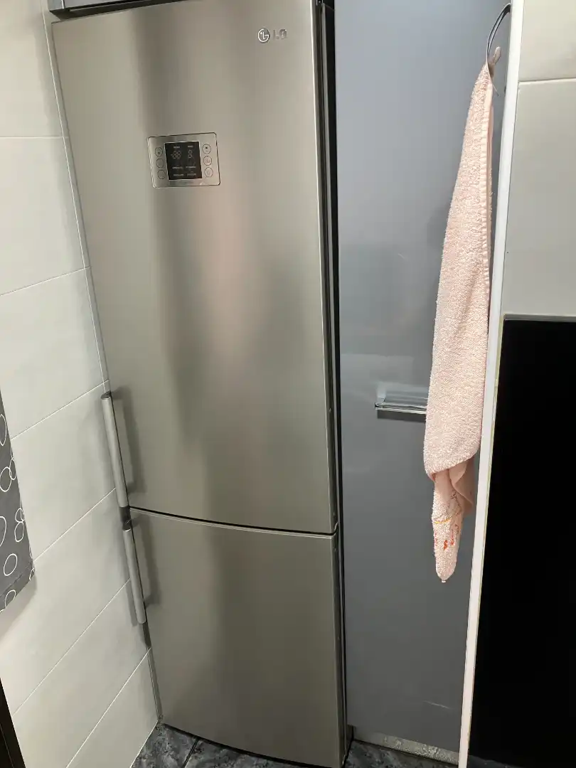 Vista exterior de Piso en venta en Cornellà de Llobregat con Aire acondicionado, Calefacción y Amueblado