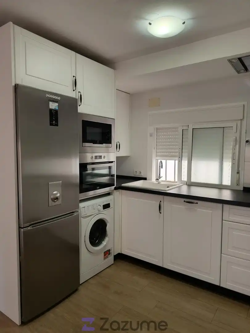Kitchen of Flat for rent in Camas  with Terrace, Oven and Washing machine